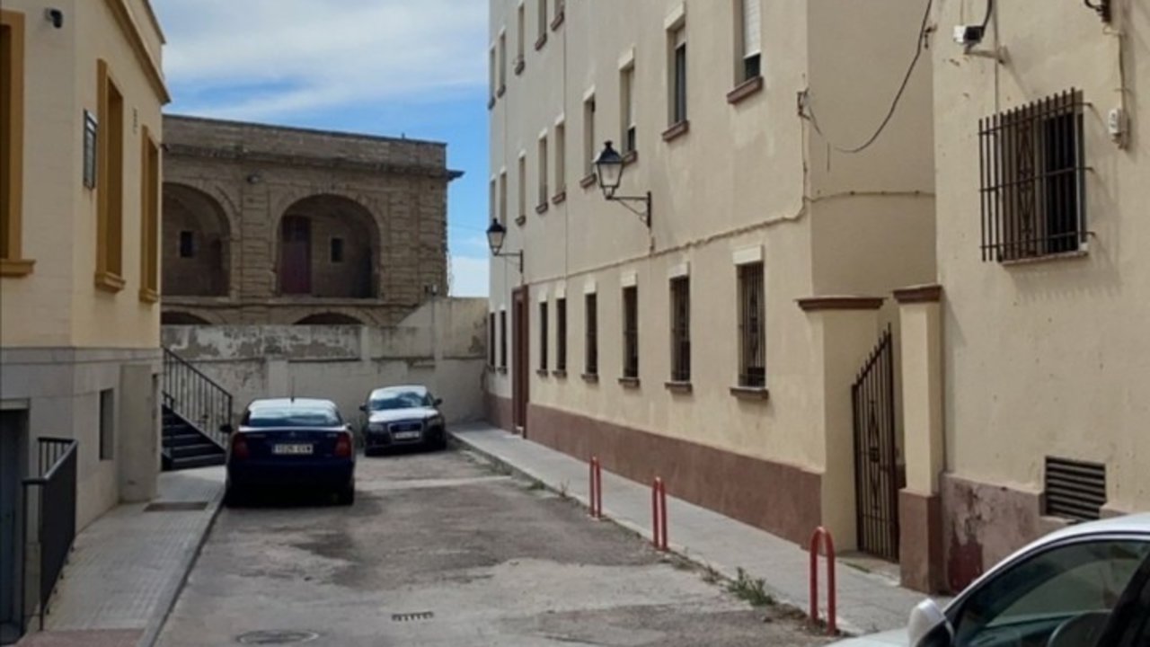 Edificio de la Casa Cuartel de la Policía Nacional en Cádiz.