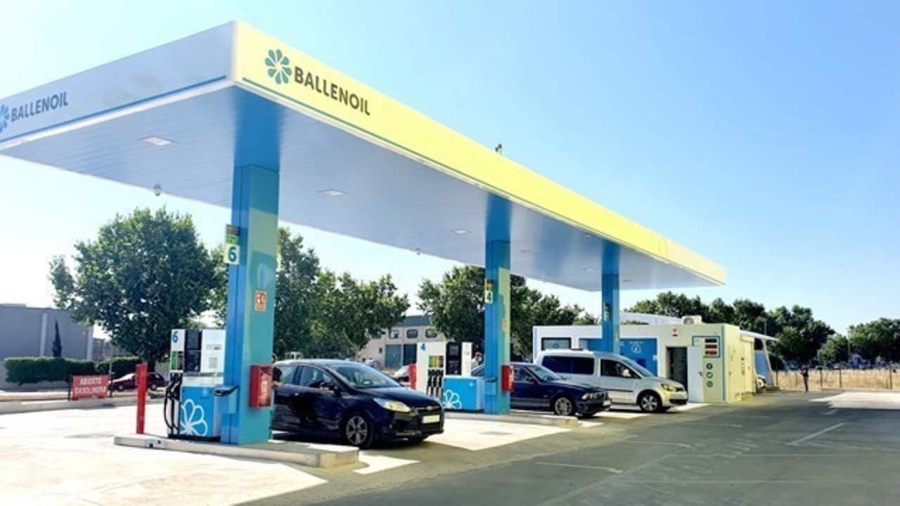 Cerdito Cerdito Limo Ballenoil abrirá 25 gasolineras en Madrid en los próximos meses, con una  inversión d...
