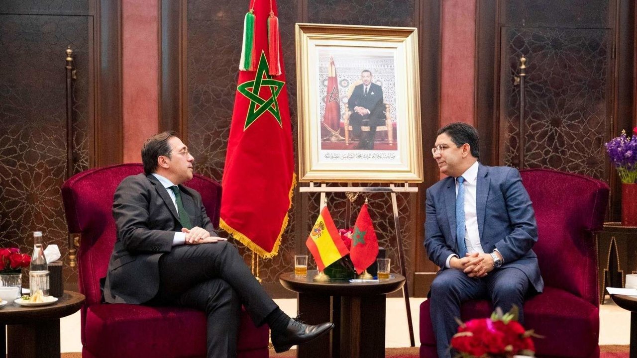 El ministro de Asuntos Exteriores, José Manuel Albares, y su homólogo marroquí, Naser Burita.