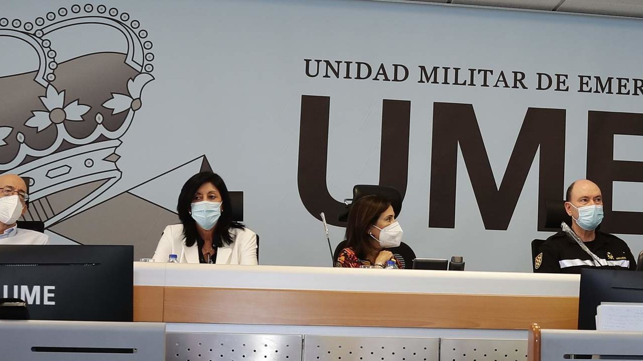 Esperanza Casteleiro y Margarita Robles, en el Cuartel General de la UME (Foto: MDE/Rubén Darío Somonte).