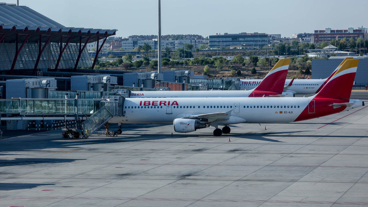 Un avión de Iberia en el Aeropuerto Adolfo Suárez Madrid-Barajas.