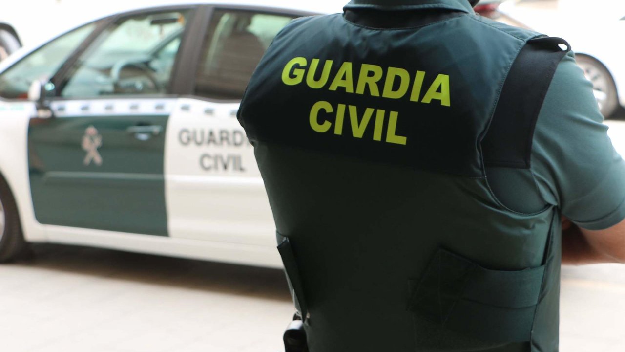 Archivo - Un agente de la Guardia Civil en Navarra