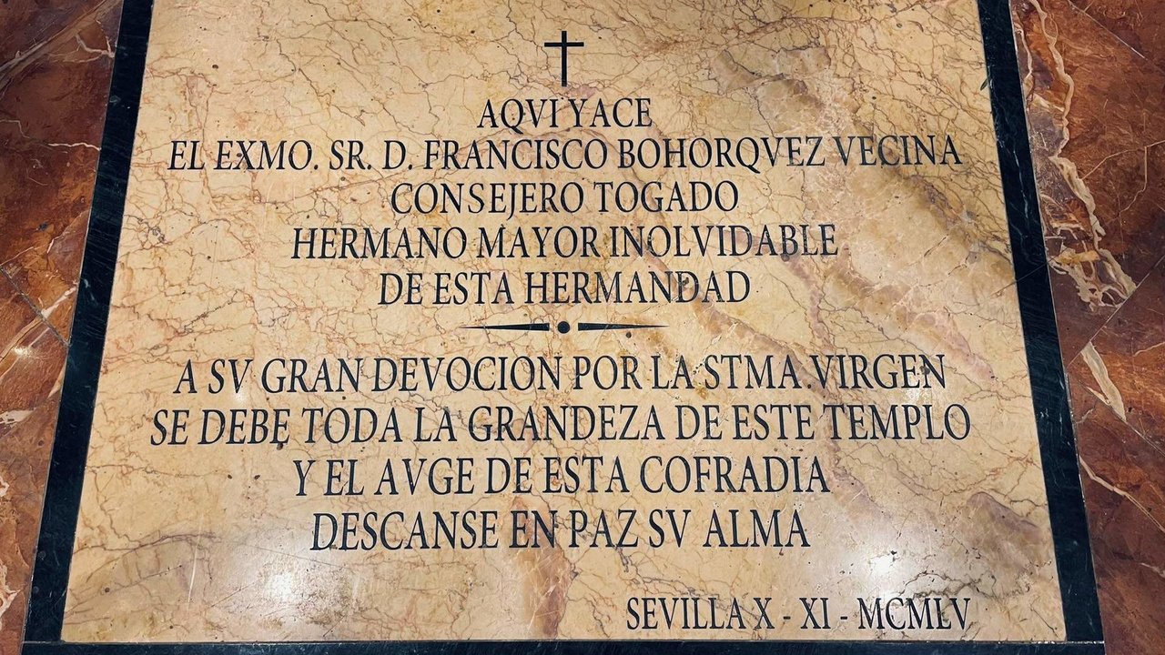 Tumba del militar Francisco Bohórquez en el interior de la Basílica de la Esperanza Macarena
