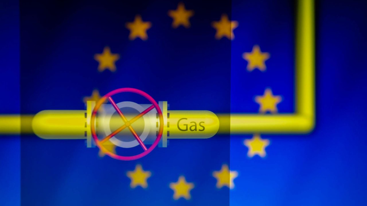 Visual representation of valve and the word ''gas'' displayed on a smartphone in front of pipeline backdropped by cropped flag of the European Union.