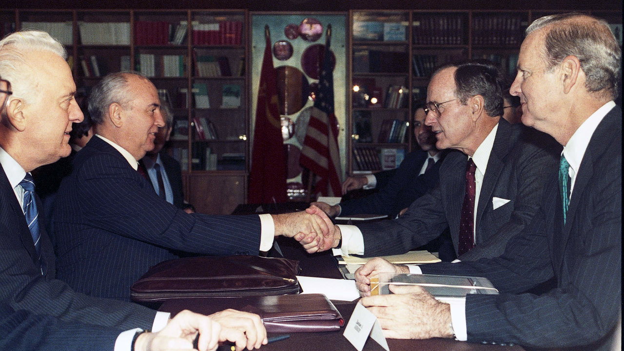 En 1989 Bush y Gorbachov se reunieron para firmar el acuerdo que puso fin a la Guerra Fría.
Photo credit:  George Bush Presidential Library and Museum
