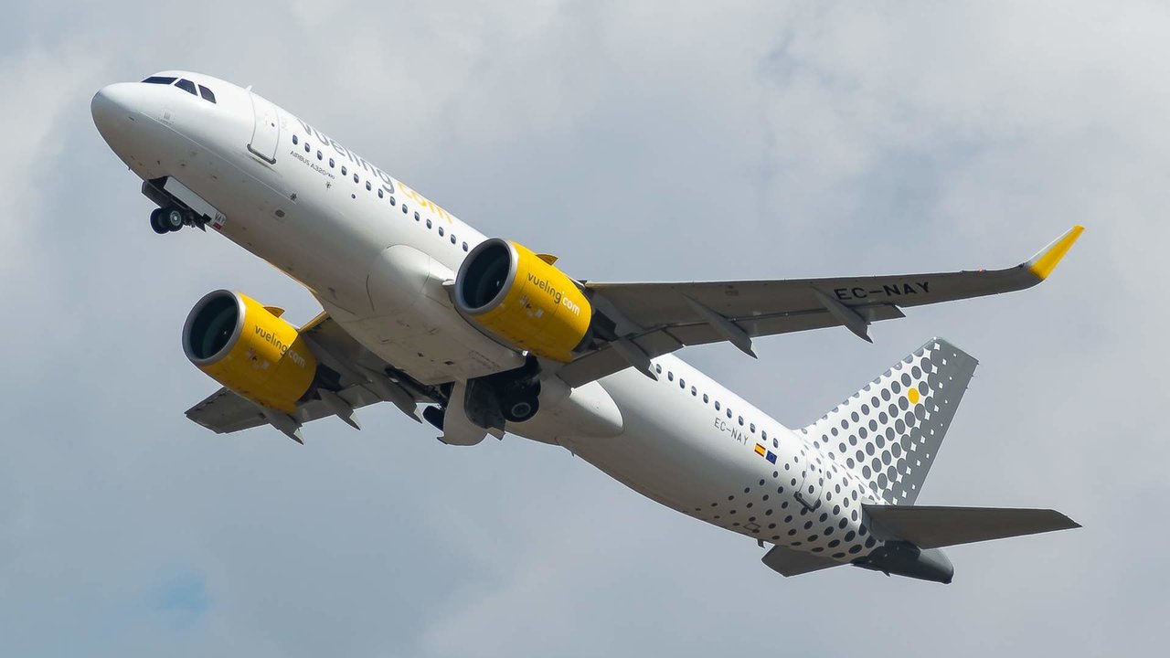 Vueling cancela 64 vuelos por la huelga de los tripulantes de cabina