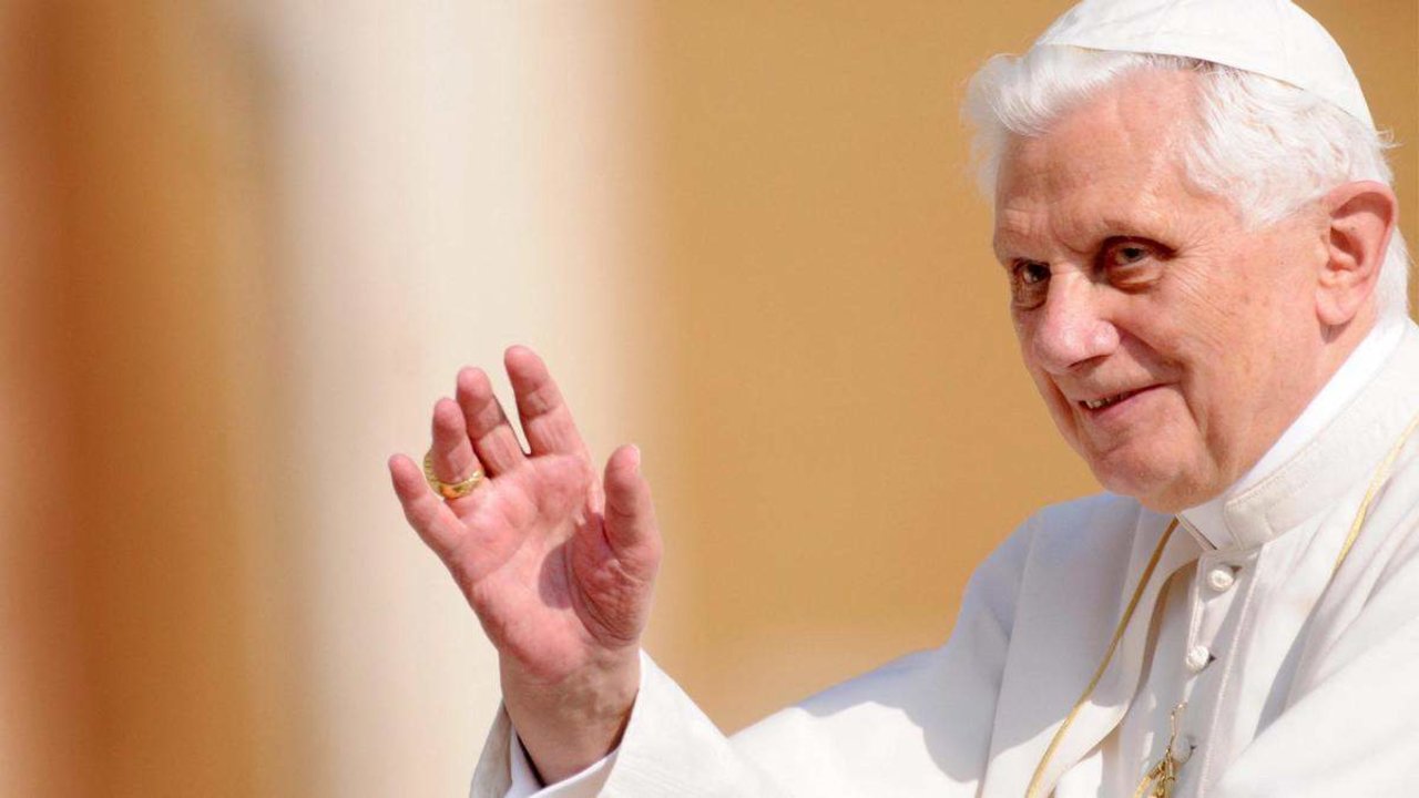 Unción de enfermos. Al hilo de la muerte de Benedicto XVI.