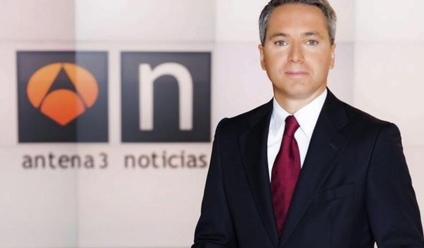 Los presentadores de «Antena 3 Noticias Mediodía» acusan de plagio a los  presentadores de «Antena 3 Noticias Noche» | El Mundo Today