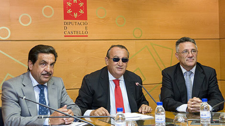 Carlos Fabra (derecha), junto al vicepresidentes de la Diputaci&oacute;n Francisco Mart&iacute;nez (izquierda).