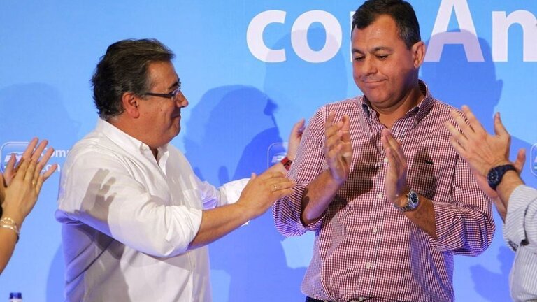 Los dirigentes sevillanos del PP Juan Ignacio Zoido y Jos&eacute; Luis Sanz.