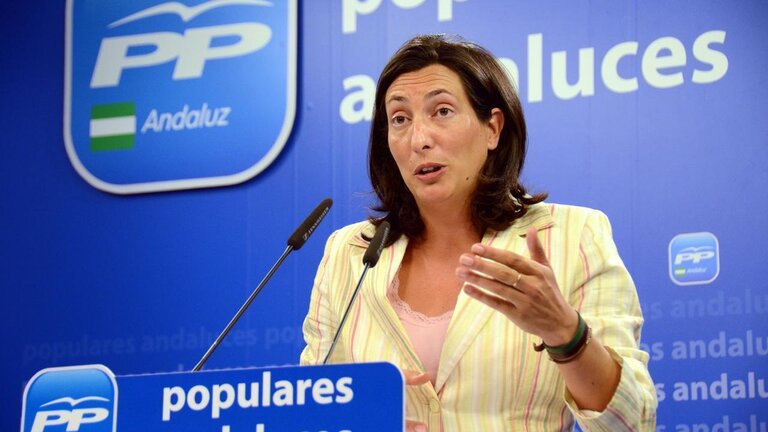 Dolores L&oacute;pez Gabarro, en una comparecencia en la sede de los populares andaluces.