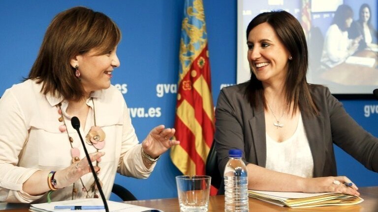 Isabel Bonig y Mar&iacute;a Jos&eacute; Catal&aacute;, en una rueda de prensa posterior a la reuni&oacute;n con Consell.