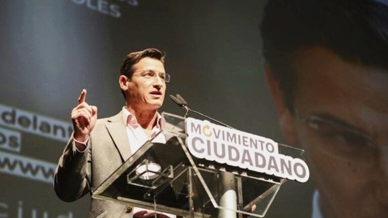 Luis Salvador, en la presentaci&oacute;n de Movimiento Ciudadano en Sevilla.