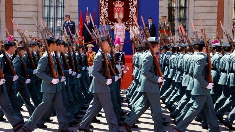Guardias civiles en un desfile en Madrid por el 2 de mayo.