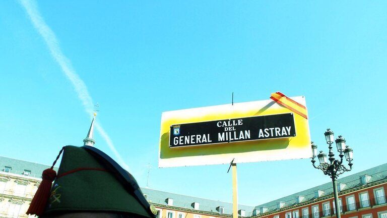 Manifestaci&oacute;n en Madrid contra la retirada de la calle Mill&aacute;n Astray.