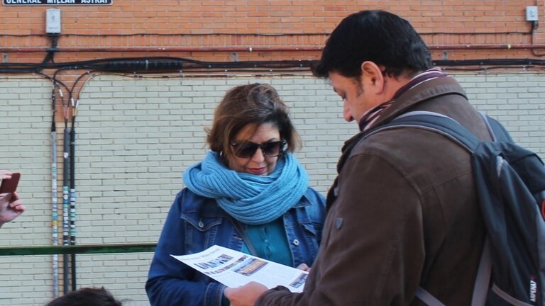 Recogida de firmas en la calle General Mill&aacute;n Astray de Madrid
