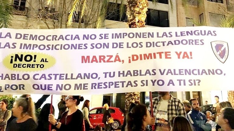 Manifestaci&oacute;n en Alicante contra el decreto de pluriling&uuml;ismo de la Generalitat Valenciana.