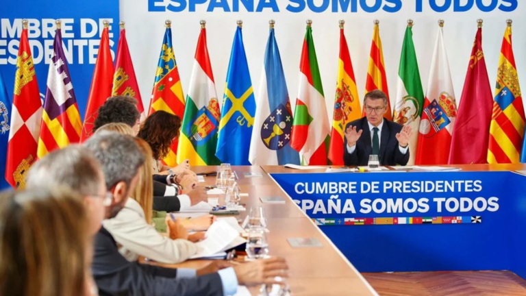 El l&iacute;der del PP, Alberto N&uacute;&ntilde;ez Feij&oacute;o, reune a sus 'barones' en una cumbre auton&oacute;mica para defender la negociaci&oacute;n multilateral de la financiaci&oacute;n auton&oacute;mica.