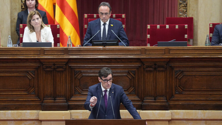 El president del Govern, Salvador Illa, durante una sesi&oacute;n plenaria, en el Parlament de Catalunya. (Foto: David Zorrakino / Europa Press)