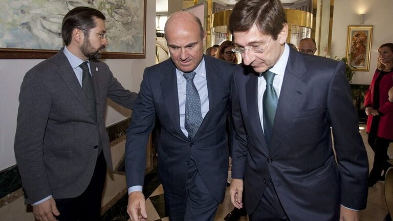 Luis de Guindos y Jos&eacute; Ignacio Goirigolzarri