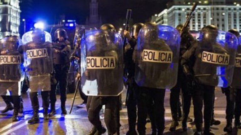 Agentes de la UIP en la manifestaci&oacute;n del s&aacute;bado.