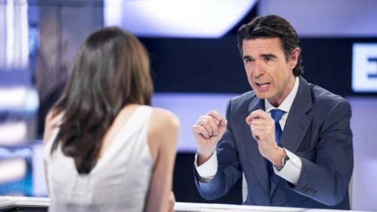 El ministro Soria, en una entrevista con Ana Pastor.
