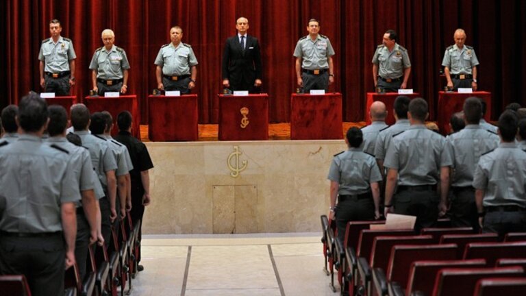 Fern&aacute;ndez de Mesa preside un acto de la Guardia Civil.