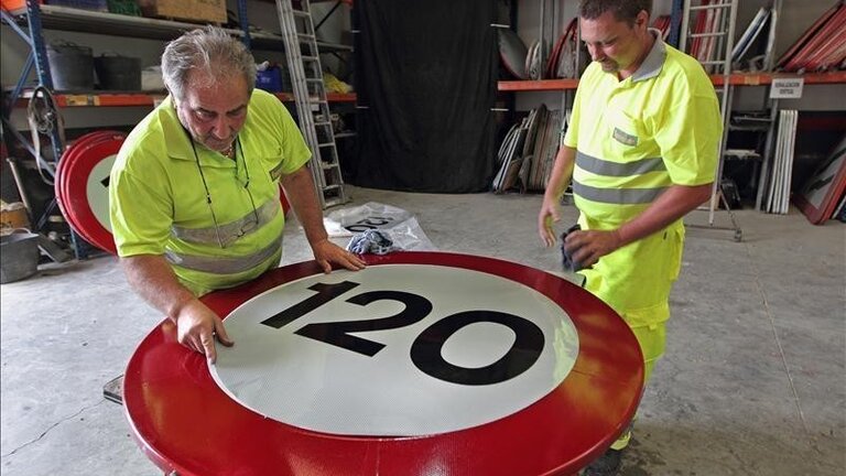 Cartel de 120 Km/h.