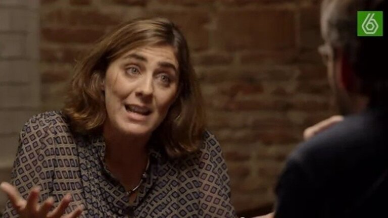Lorena Ruiz-Huerta hablando con Jordi &Eacute;vole.