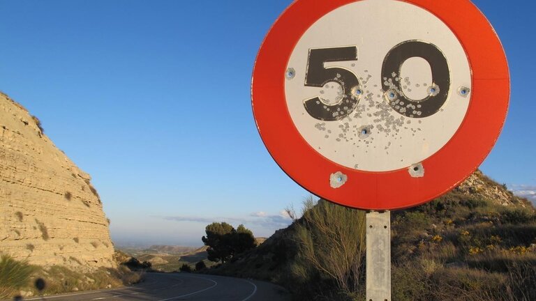 Se&ntilde;ales tiroteadas en las carreteras espa&ntilde;olas.