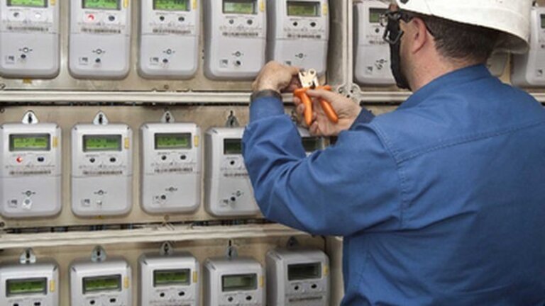 Instalaci&oacute;n de un contador de la luz inteligente.