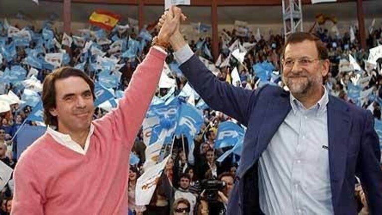 Jos&eacute; Mar&iacute;a Aznar y Mariano Rajoy en un acto de campa&ntilde;a.