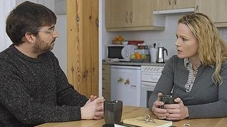 Jordi &Eacute;vole con la capit&aacute;n Zaida en 'Salvados'.