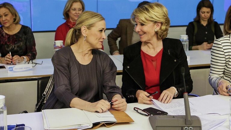 Cristina Cifuentes y Esperanza Aguirre, en una reuni&oacute;n del PP de Madrid.