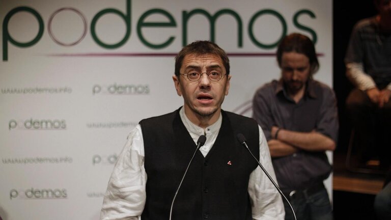 Juan Carlos Monedero y Pablo Iglesias, en un mitin de Podemos.