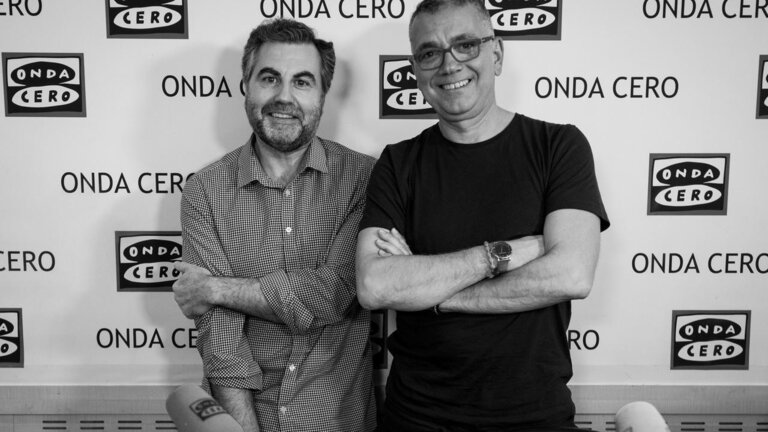 En &ldquo;M&aacute;s de uno&rdquo;, Alsina y Lucas son un d&uacute;o din&aacute;mico que saca punta a lo que pasa con ojos plurales.