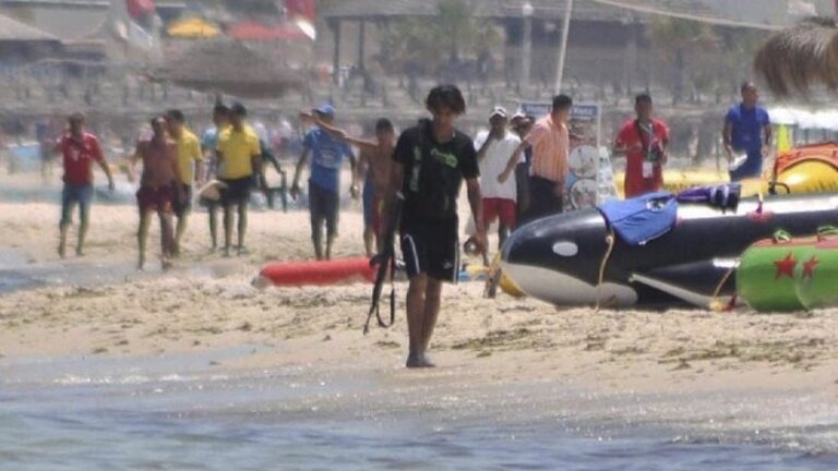 Imagen captada del terrorista que atac&oacute; una playa de Susa (T&uacute;nez) matando a 38 personas.
