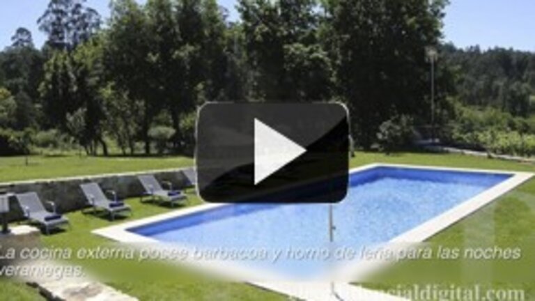 <p>Piscina, barbacoa, 3.200 m2 de jard&iacute;n... h&oacute;rreo. El presidente del Gobierno volver&aacute; a "A casa de Alicia" para disfrutar con su familia de las vacaciones. Repite por tercer a&ntilde;o consecutivo a este lugar que tanto le ha agradado situado en su ciudad natal.&nbsp;<br _mce_bogus="1"></p>