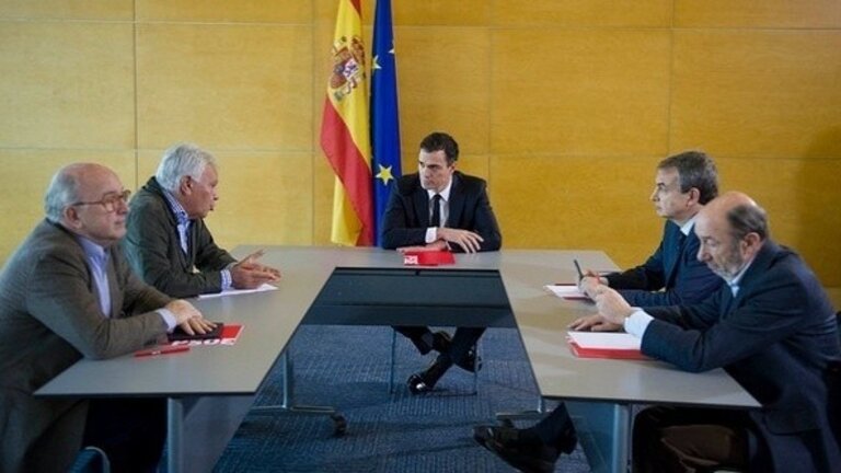 Pedro S&aacute;nchez, en la reuni&oacute;n con Gonz&aacute;lez, Almunia, Zapatero y Rubalcaba.