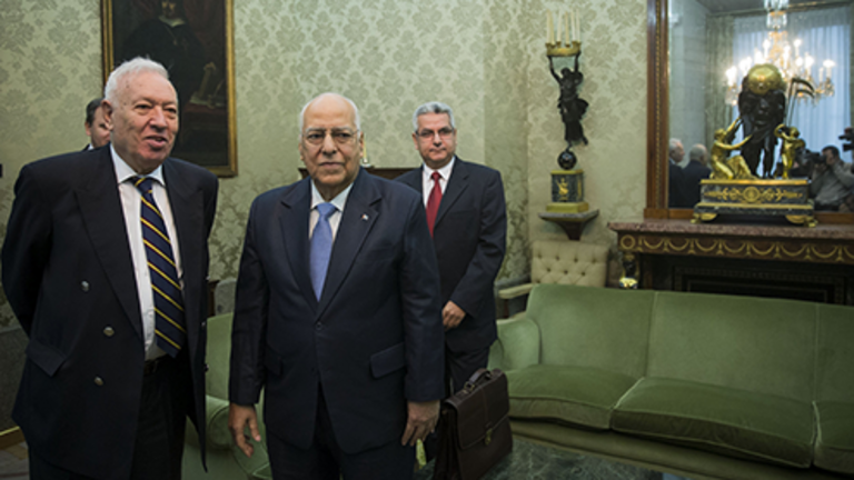 Jos&eacute; Manuel Garc&iacute;a-Margallo y el vicepresidente cubano Ricardo Cabrisas.