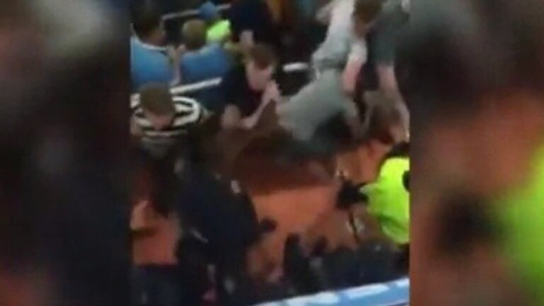 V&iacute;deo de la trifulca entre polic&iacute;as espa&ntilde;oles y aficionados del City.