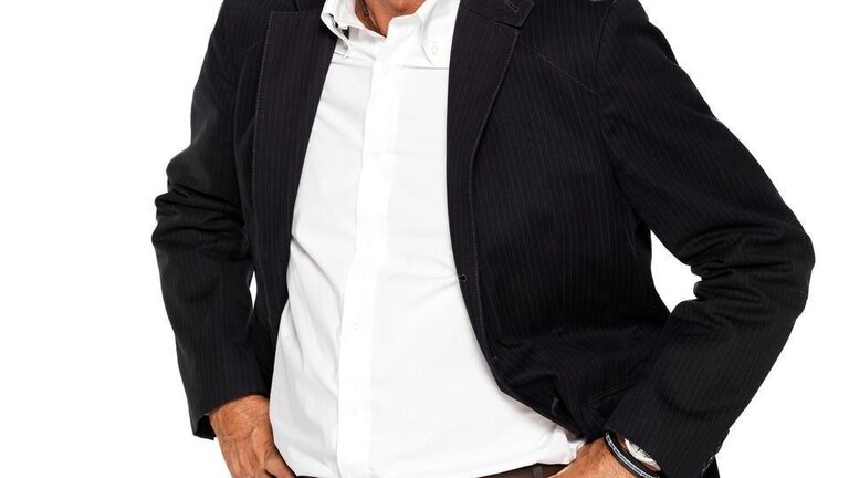 Manu Carre&ntilde;o.