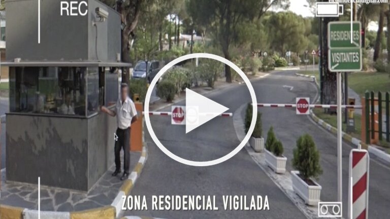 <p style="text-align: left;">Es un complejo de chalets independientes protegido con grandes medidas de seguridad y donde tienen su domicilio pol&iacute;ticos y famosos&nbsp;<br _mce_bogus="1"></p>