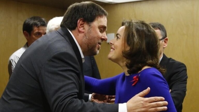 Oriol Junqueras y Soraya S&aacute;enz de Santamar&iacute;a.