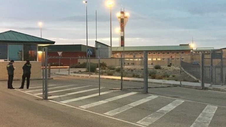 Acceso a la c&aacute;rcel de Estremera.