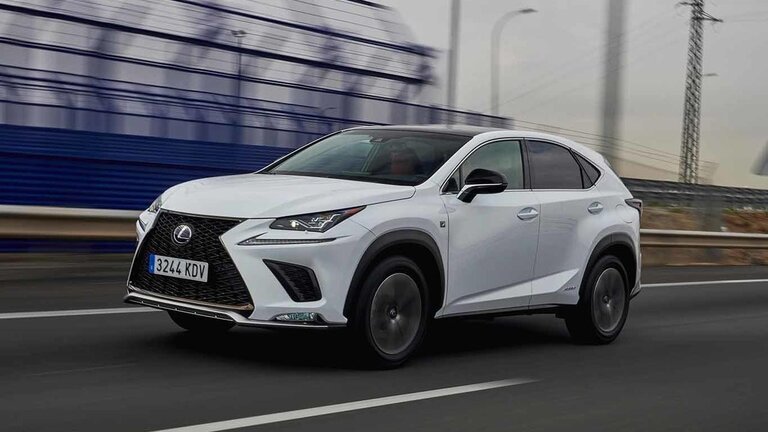 Lexus NX 300h.
