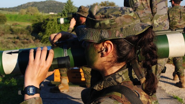 Mujer militar.