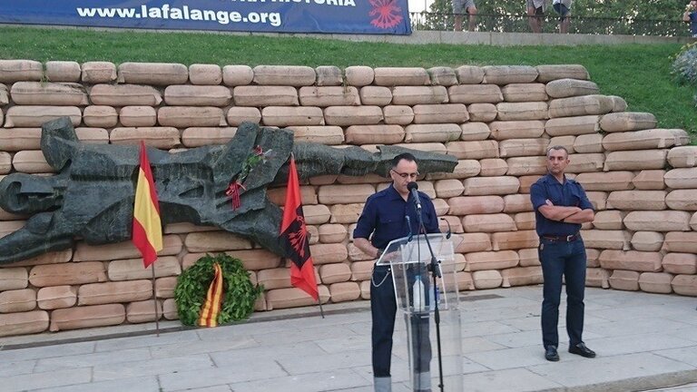 Homenaje de La Falange en la antiguo ubicaci&oacute;n del Cuartel de la Monta&ntilde;a.