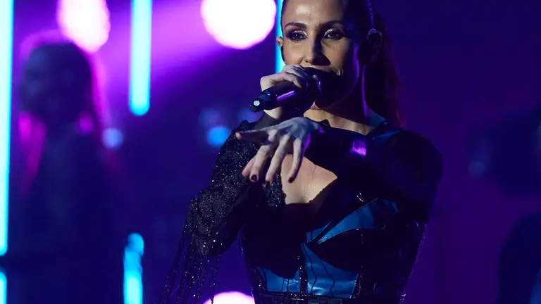 Malú, durante su concierto 25 aniversario en el Cartuja Center, a 24 de febrero de 2024 en Sevilla (Andalucía, España). La artista andaluza, Malú, ha ofrecido un concierto en Sevilla por la gira 25 aniversario de su carrera profesional. Un repaso a los grandes éxitos de esta cantante.