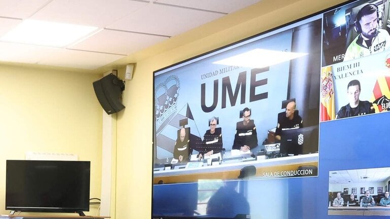 Conexi&oacute;n con el Cuartel General de la UME (Foto: Casa de S.M. el Rey).